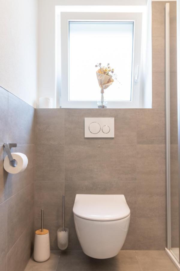 Unique: Zentrumsnahe 2 Zimmerwohnung In Villingen Mit Netflix 1 Og Kültér fotó